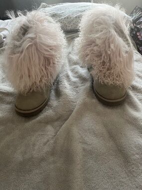 UGGS BOOTS